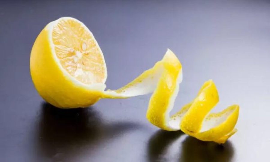 Lëvorja e limonit ju ndihmon në humbjen e kileve