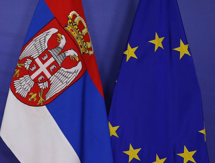 Bashkimi Evropian t'ia heq Serbisë njërën lugë dhe karrige, ndëshkim për politikën e saj destruktive që po prodhon tensione në rajon