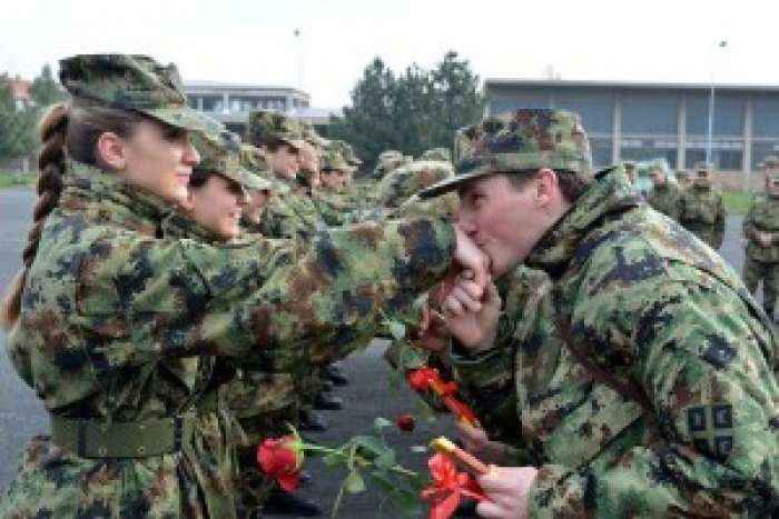  Muxhahedinët në Shqipëri? Serbia rekruton të rinjtë në ushtri(Foto)