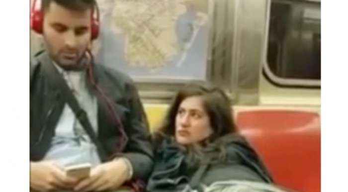 Femra filmohet duke masturbuar, ndërsa s’i ndan sytë pasagjerit në tren (Video +18)
