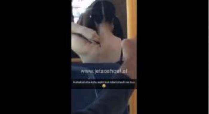 Vajza zhvishet në autobus (Video)