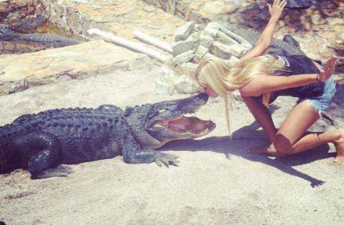 Vajza që jeton me aligatorët (Foto)