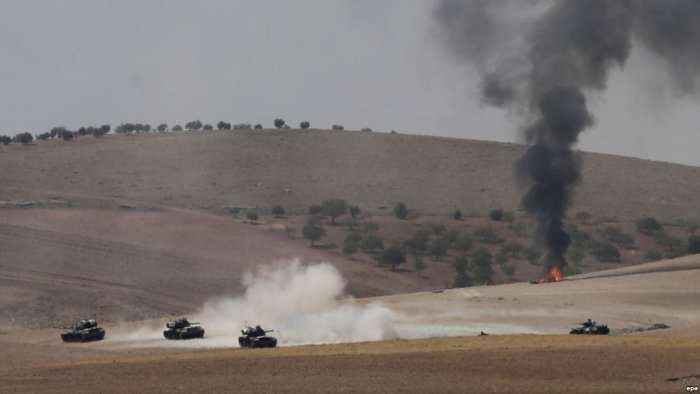 Sulmohen tanket turke në veri të Sirisë