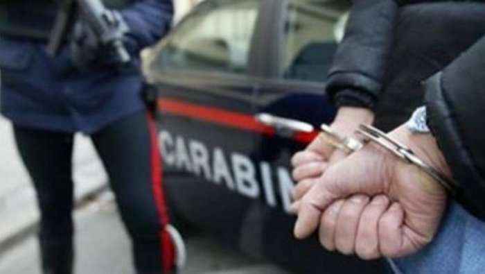 Arrestohet shqiptari i dënuar, në banesë iu gjet një “thesar”