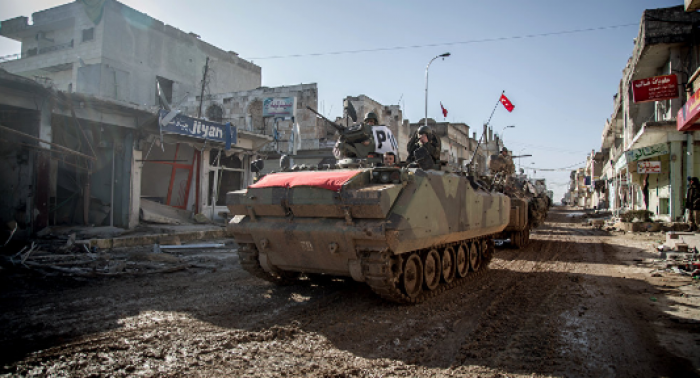 Tanket turke shkatërrojnë 70 pozicione të ISIS në Siri