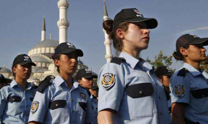 Turqi, policia lejon oficeret femra të vendosin shaminë