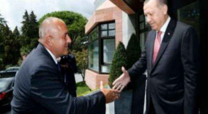 Turqia i vendos BE-së afatin e fundit për heqjen e vizave