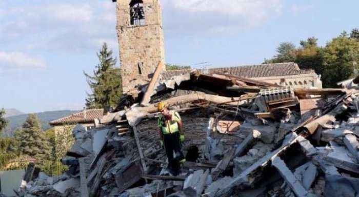 Qindra trupa janë ende nën rrënojat e shtëpive të shkatërruara nga tërmeti në Itali