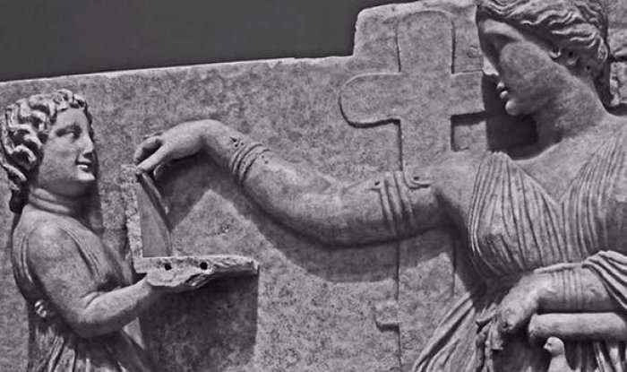 Skulptura greke me laptop në dorë?
