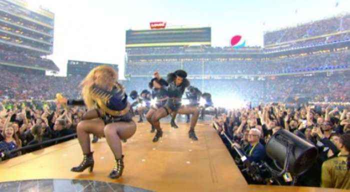 Ja momenti kur Beyonce ishte gati të rrëzohej gjatë performancës në Super Bowl (Video)