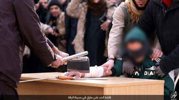 Ligji i Sheriatit, ISIS ia prenë dorën e djathtë hajnit  (Foto+18) 