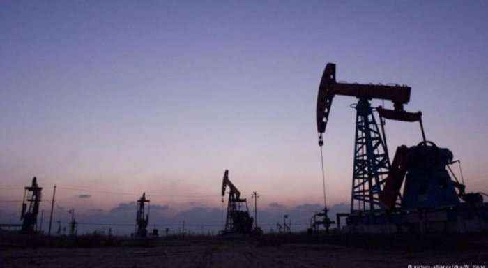 Çmimet e naftës në rënie të lirë