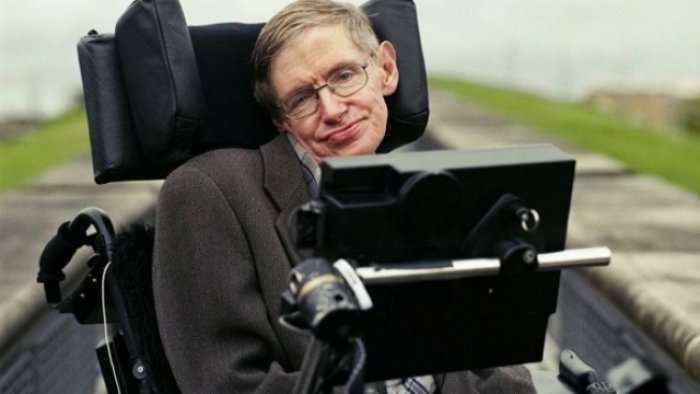 Stephen Hawking braktis ateizmin: Po, Zoti ekziston!