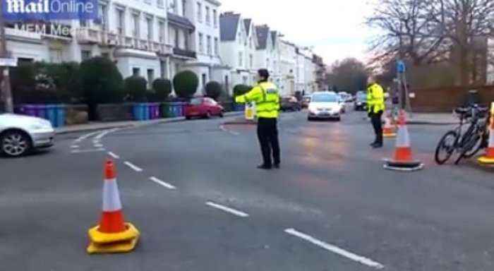80 vjeçarja tmerron Britaninë, përplas me veturë një grup fëmijësh (Video)