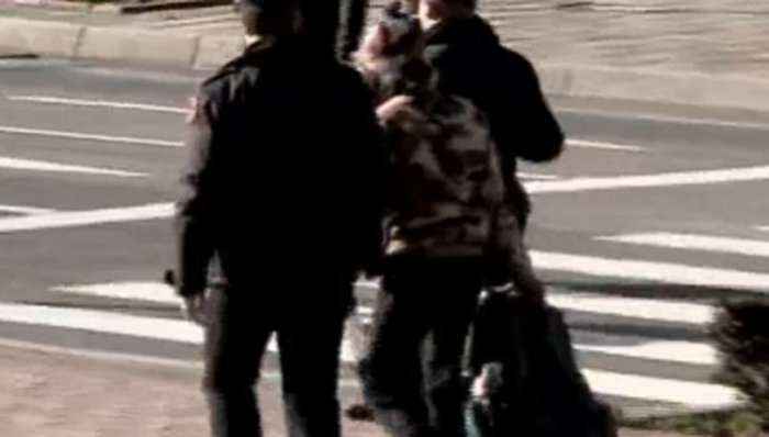 Kerry në Tiranë, policia arreston një person me një çantë të dyshimtë