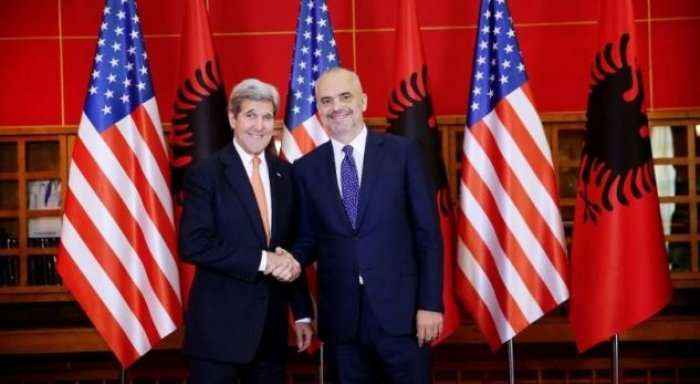 Kerry u mor vesh me Ramën që t’i strehojnë 2000 muxhahedinë në Shqipëri