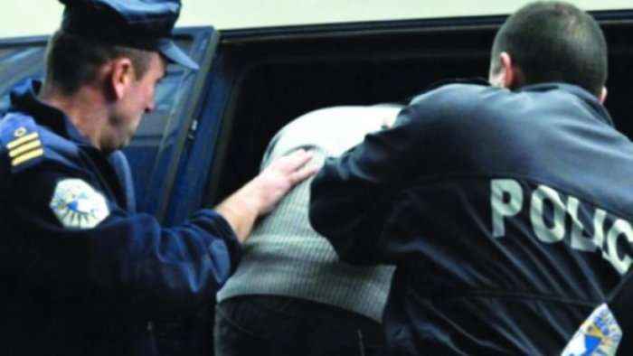Vjedhin në shitore, arrestohen të miturit serb