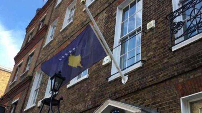 Flamuri i Kosovës në gjysmështizë në Londër