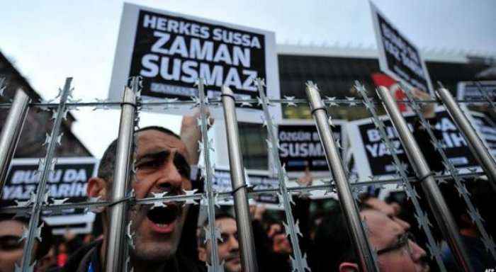 Arrestohen edhe 47 gazetarë, ish-punonjësit e gazetës Zaman në Turqi