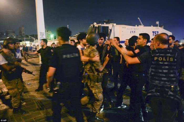 Vetëm 1.5 për qind e ushtrisë mori pjesë në puçin e shtetit në Turqi