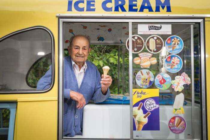 103 vjeçari që shet ende akullore, fenomen në Britani (Foto)