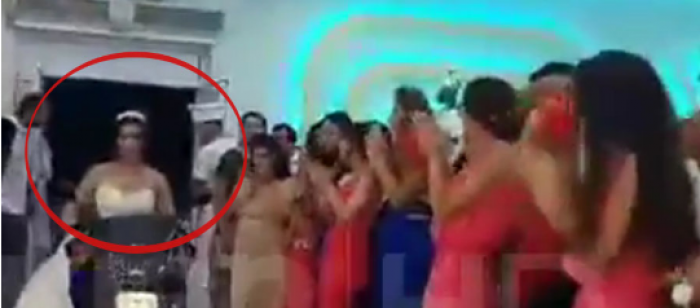 Nusja shqiptare, hyrje spektakolare me motor në dasmë (Video)