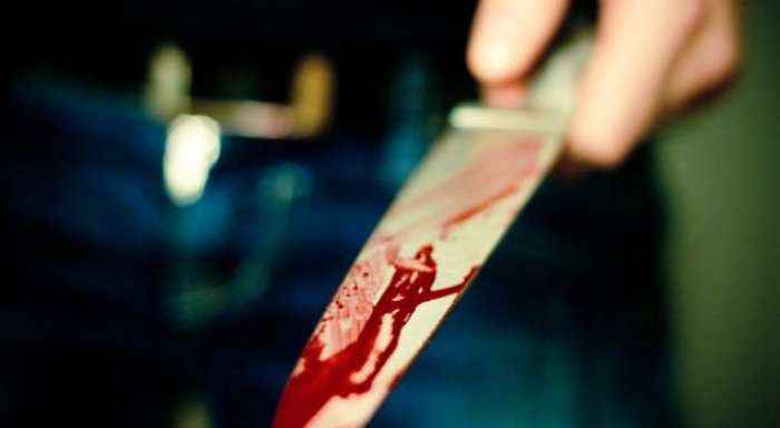 Therret me thikë një femër në Prishtinë