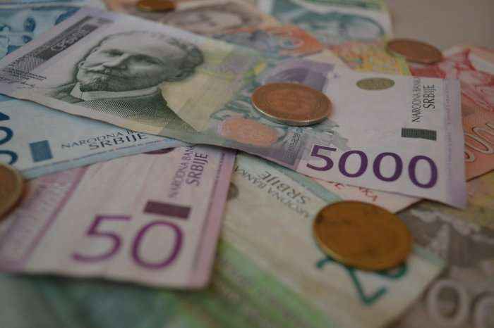 Dinari valuta e dytë në Kosovë, BQK pranon dhe hesht