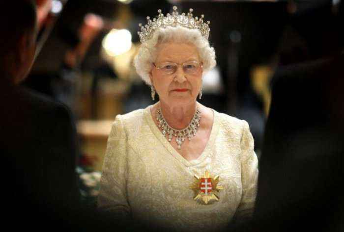 Mbretëresha Elisabetë thyen heshtjen pas Brexit-it