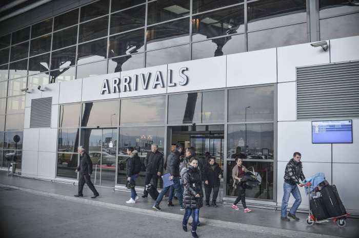 Aeroporti i Prishtinës hapet në orën 13:00