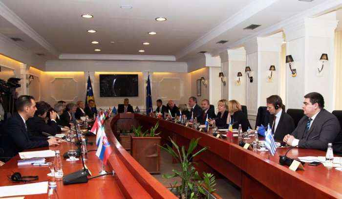 Para rekomandimit për liberalizimin e vizave, Thaçi takon ambasadorët e BE’së në Kosovë