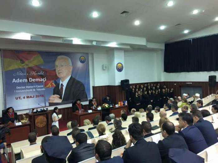 Adem Demaçi merr titullin 'Doctor Honoris Causa' në Universitetin e Tetovës (Foto)