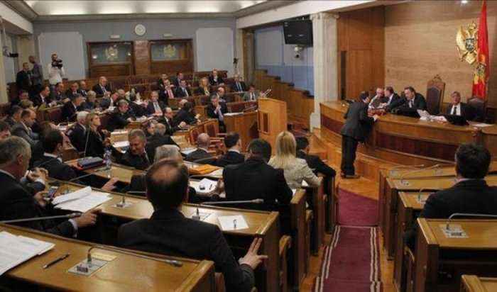 Opozita e Malit të Zi pas shtatë muajve kthehet në parlament