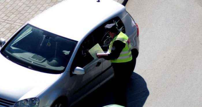Policia dënon shoferët për mosrespektim të shenjës e cila nuk ekziston (Foto)