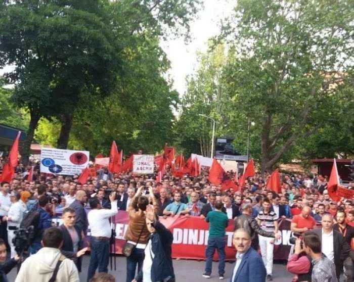 Shkup: Mbaron protesta e sotme, sulmohet me ngjyrë Gjykata Penale