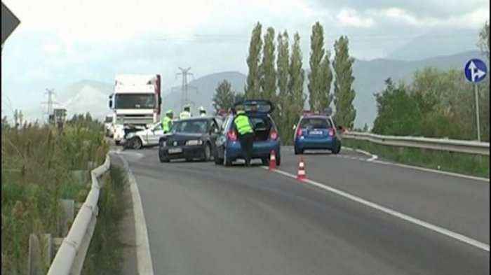 Aksidentohen 5 automjete në autostradën Tiranë-Durrës
