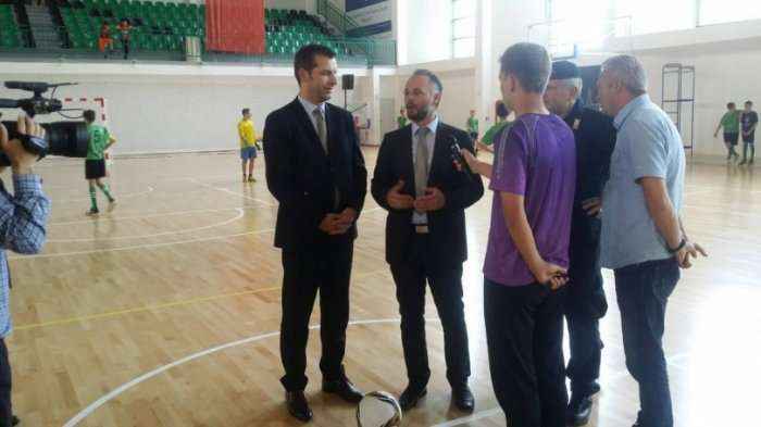 KFOR-i italian dhuron pajisje sportive për klubet e Mitrovicës