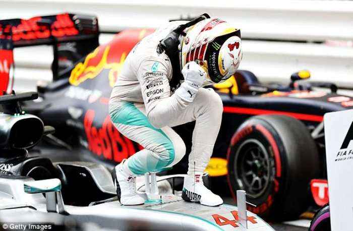  Hamilton: Rosberg veproi si xhentëlmen