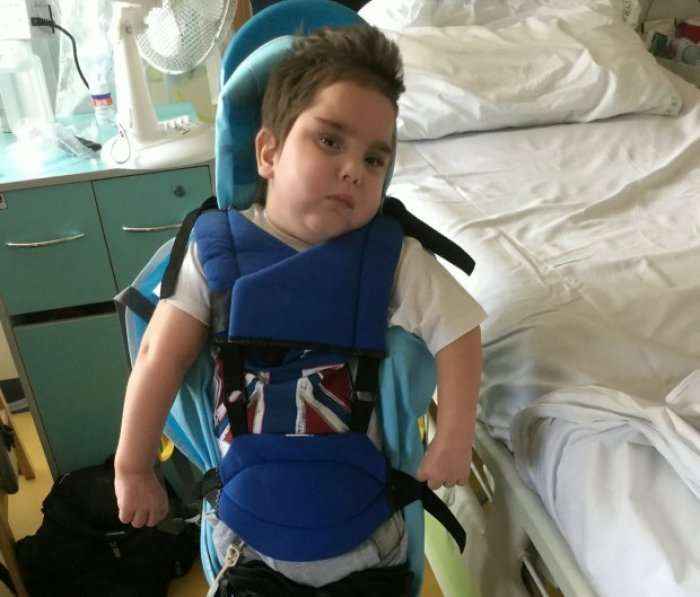 4- vjeçari nuk ecën e as nuk flet, truri i pësoi lëndime serioze
