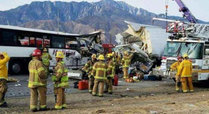Shtatë të vdekur pas aksidentit me autobus në Kaliforni