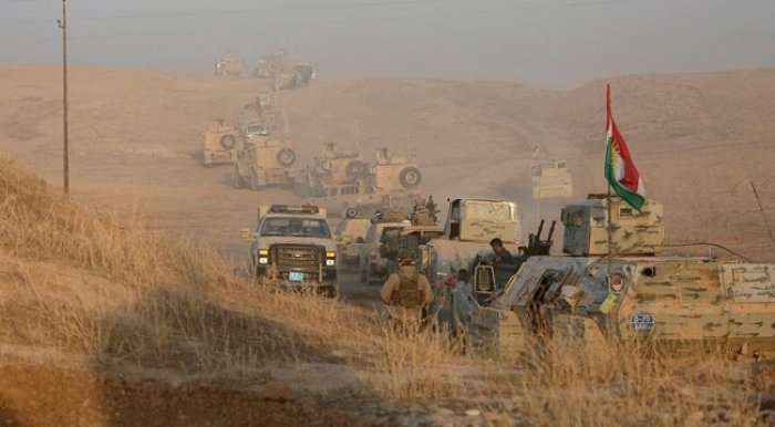 Peshmergët kurdë arrijnë afër Mosulit, luftime të ashpra me ISIS-in 