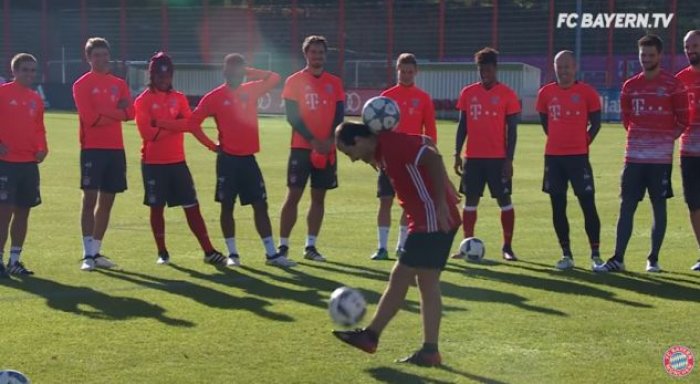 Shqiptari Fabian Duro mahnit lojtarët e Bayernit (Video)