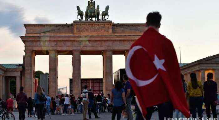 35 diplomatë turq aplikojnë për azil në Gjermani