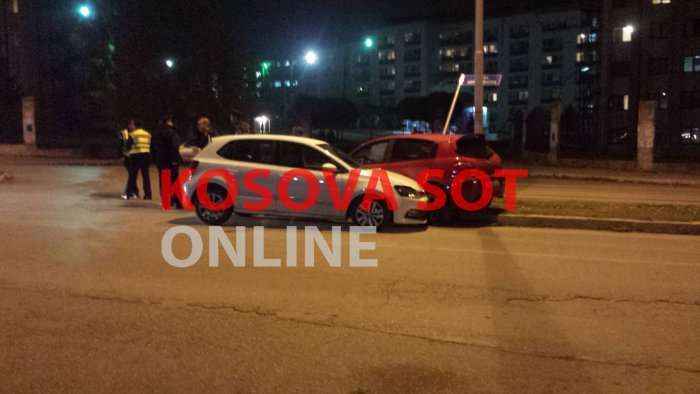 Aksident në Prishtinë,vetura del nga rruga