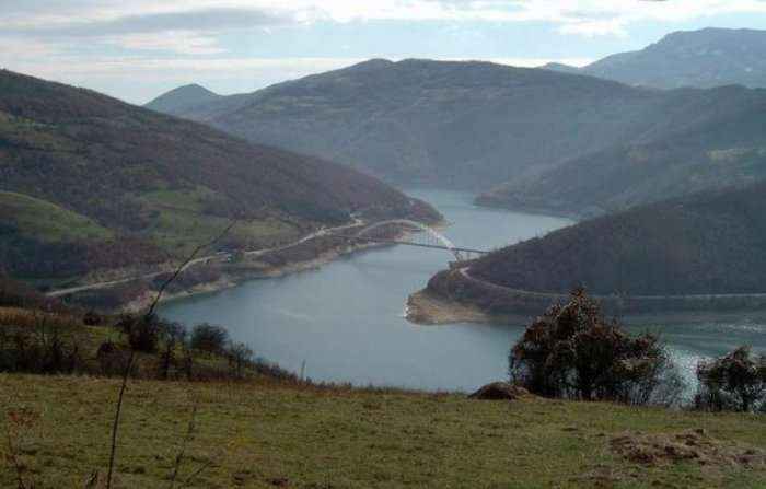 Mediat serbe “alarmojnë” politikanët: Mos e lëshoni liqenin e Gazivodës!
