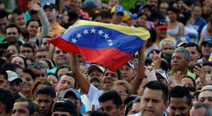 Thellohet kriza politike në Venezuelë