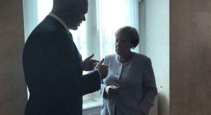 Rama takon Merkelin në Austri