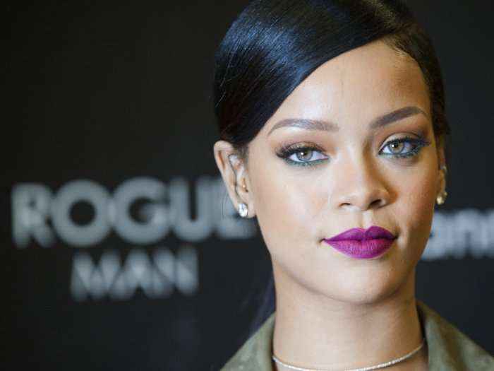 Rihanna u lutet fansave për ndihmë! Ja arsyeja (Foto)