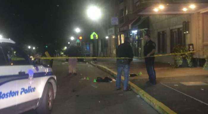 Sulm me thikë në Boston: Theren gjashtë persona