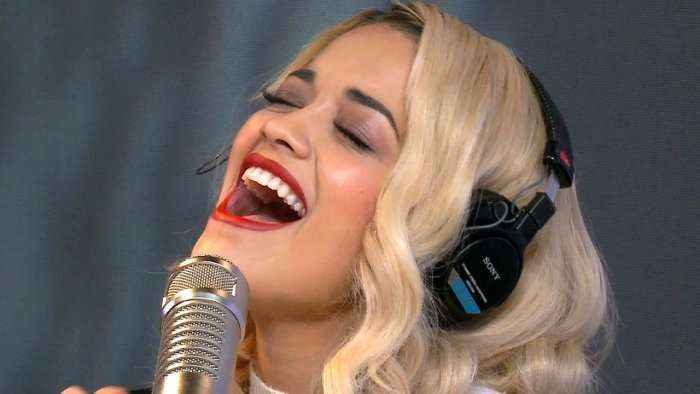 Rita Ora publikon listën e këngëve të albumit të ri